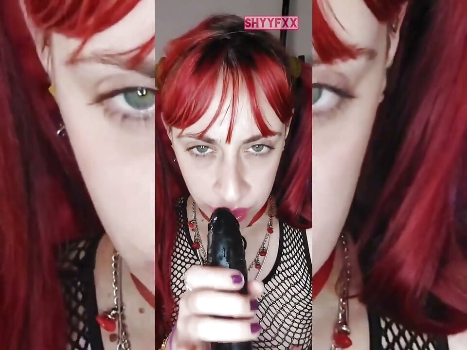Shyyfxx تهدي فيديو مص لمشجع عن مسيرته المهنية JOI