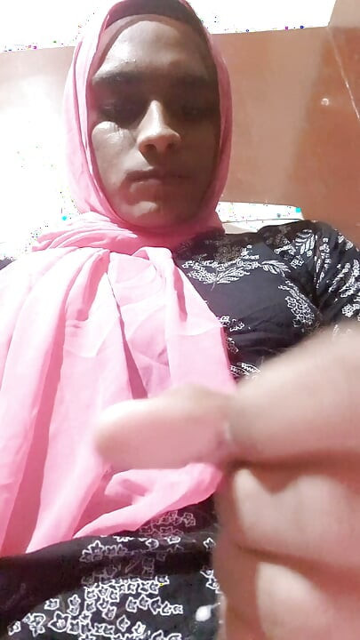 Desi hijabi sissy crossdresser spitt swap