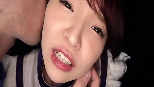 Невинный кумир Rina показывает свою истинную сторону, как сладкое очарование превращается в глубокую и интенсивную встречу