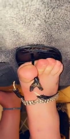 Thong heels