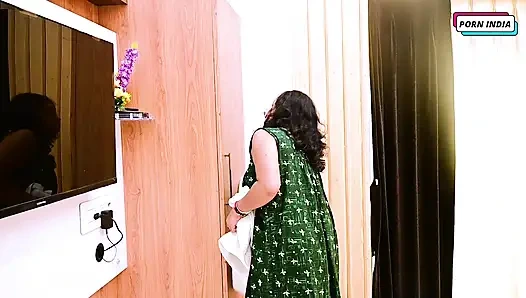 Pasangan cantik melakukan seks hardcore romantis