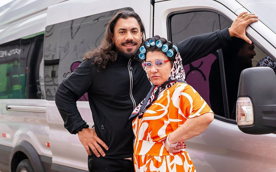 Piercad mage mogen blir röv knullad vid körning buss