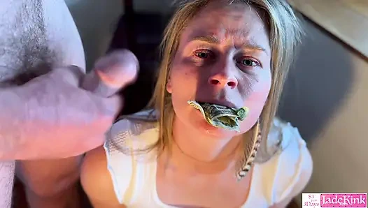 Masukin uang dollar ke dalam memek basah jade kink dan crot di muka