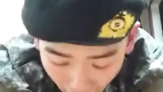 Show webcam avec un soldat coréen