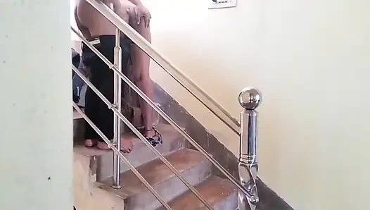 Lubang memek pacar teman diam-diam dientot sama temannya yang lain