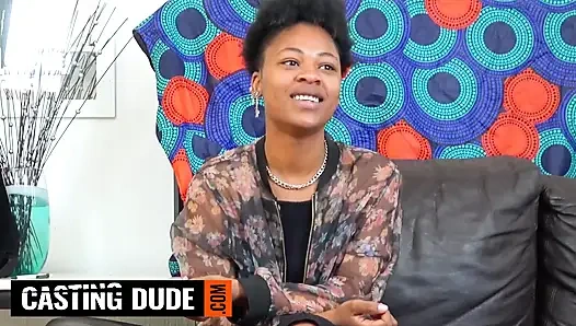 Я в итоге трахаюсь на улице с тихой чернокожей крошкой, которая никогда не пропустила воскресную службу