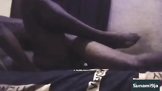 Tetangga kamar sebelah ngentot sama cowok berotot