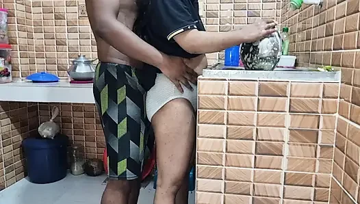 Aku menyetubuhi istriku dia kawat t-shartku hari ini. Video baru suara Bangla