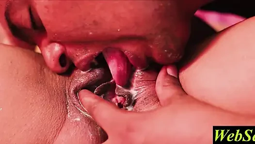 Istri kesepian India seks hot sama pelayan ba pass! Seks hot pasangan india