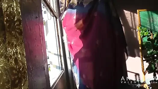 Siyah maskeli kamera arkası