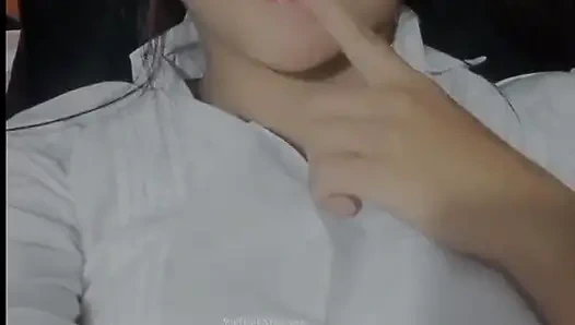 18-jähriges college-mädchen berührt ihre vagina in ihrem zimmer