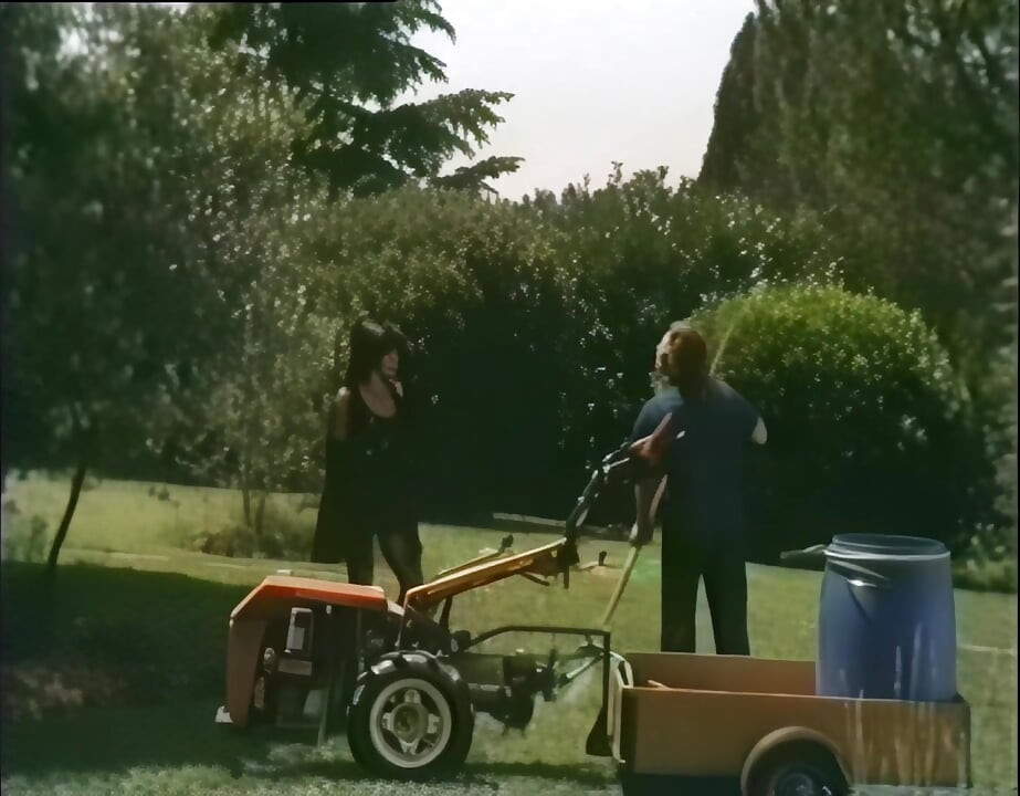 Outdoor Threesome for Vintage Fuckers