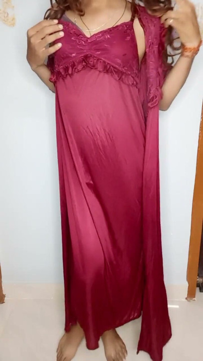 Meri mummy ne kal raat me isi satin nighty ko pahan ke apni chut ki ras chatai | Clip 2