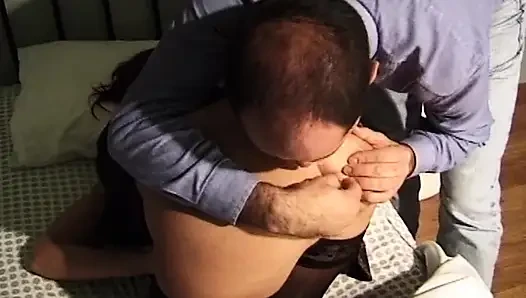 Pantat bahenol tante seksi ini dientot habis-habisan sampai lubangnya menganga lebar