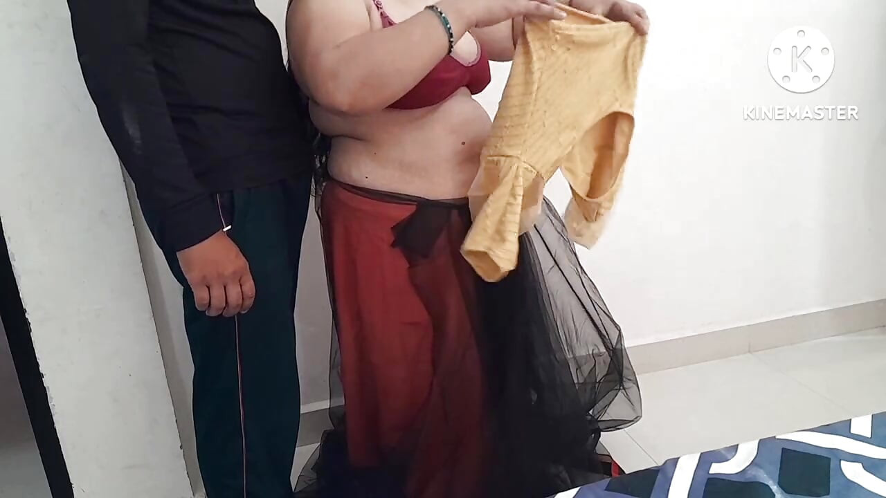 I fucked my bhabhi at home and she became very happy.