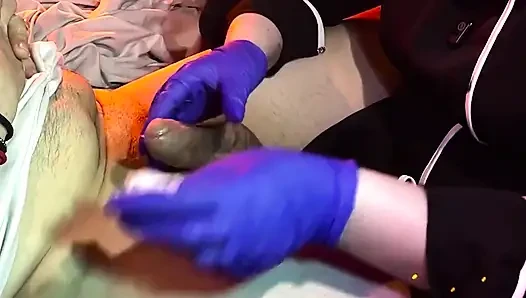 Doktor Için Sperm Örneği Topluyor