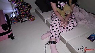 Anal verrückter BDSM-Teenager leckt Doms Arsch aus