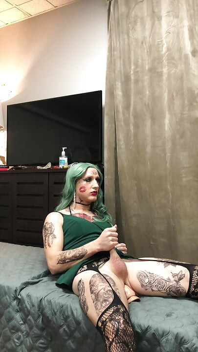 Extremely Hot Tatted Sissy Masturbation