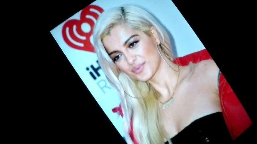 Bebe rexha cum tisztelgés