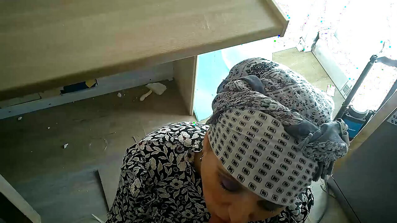穆斯林婦女嘗試吸屌並做得很好
