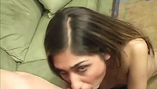 Английской крошке все дырки для траха отдолбил чувак на диване