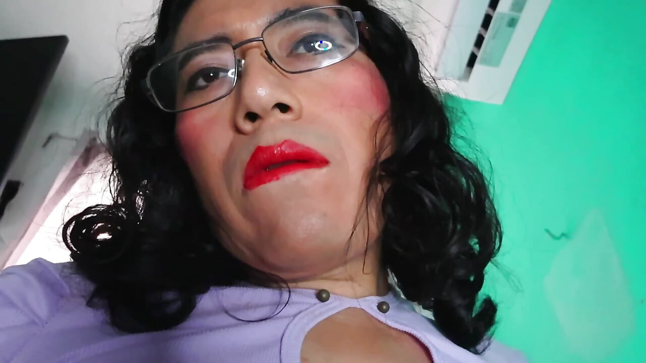 내 작은 젖탱이를 가지고 놀아.