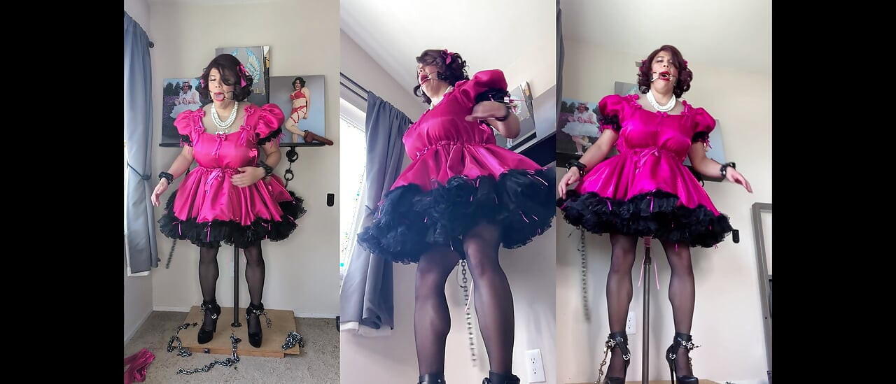 Candy si pembantu banci merah muda dikunci dengan dildo dan menunggangi tiangnya