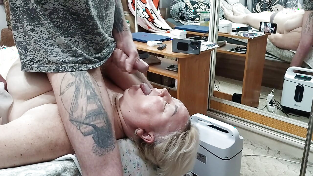 Καταλήξεις. γέμιση στο στόμα με χύσια