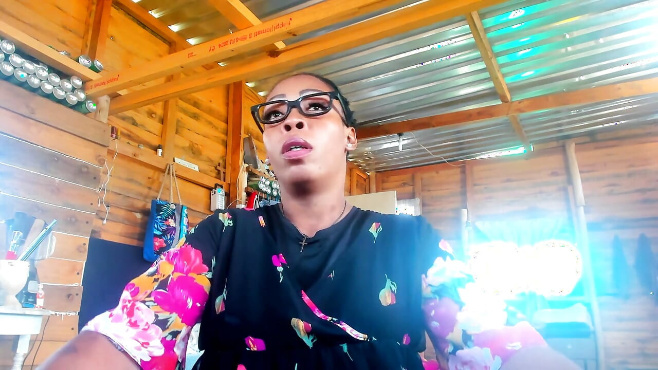 Рольова гра, я зловила свого пасинка, який таємно спостерігав і дрочив на мою дупу...