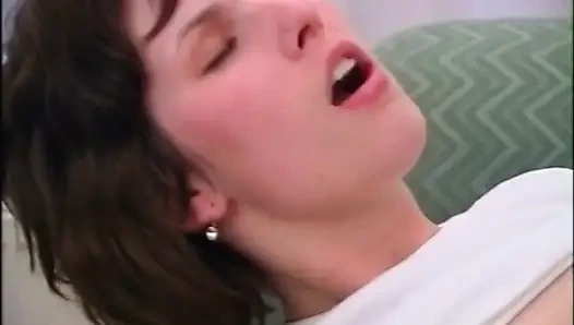 Genç sürtüklerin porno karışımı büyük klasik yaraklarla sikiliyor