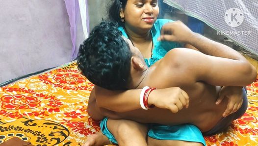 Cuñada que quedó desnuda disfrutó de sexo en la aldea de la India