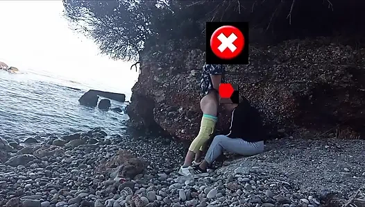 Я дважды кончил ей в рот на пляже