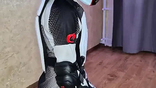 Erkek arkadaşımın mxgearını giydim, iki kez boşaldım