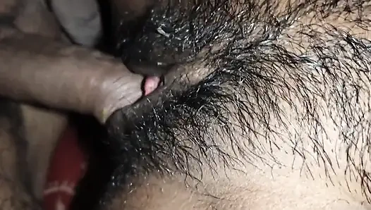 Desi Bhabhi'nin kıçı çok işte