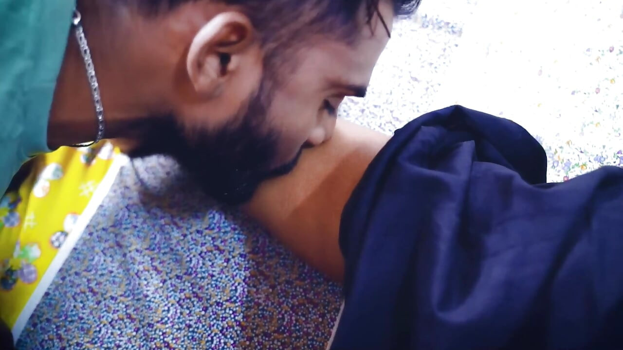 Sauteli maa ka pair dabate dabate chod diya