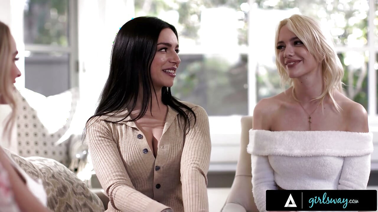 GIRLSWAY - Double Date Turns Awkward When Kenna James Meets Girlfriend's Ex Emma Hix! HOT FOURSOME