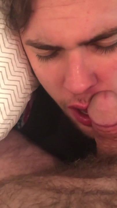 視点:汚い言葉の父親が自分のペニスをファギに与える | クリップ 2