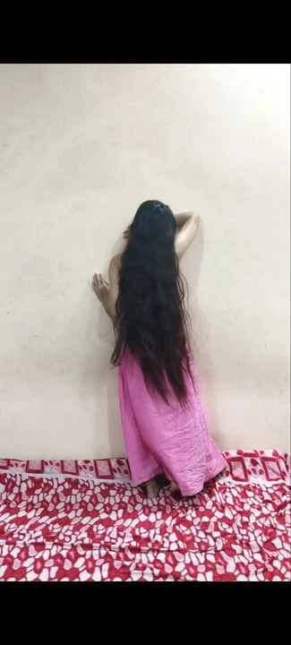 Standing up to his girlfriend and fucking her fiercely with sharp jerks. Full video in Hindi.