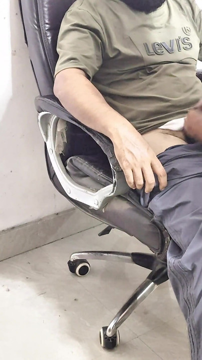 Hintli patron en iyi işçisini sikiyor
