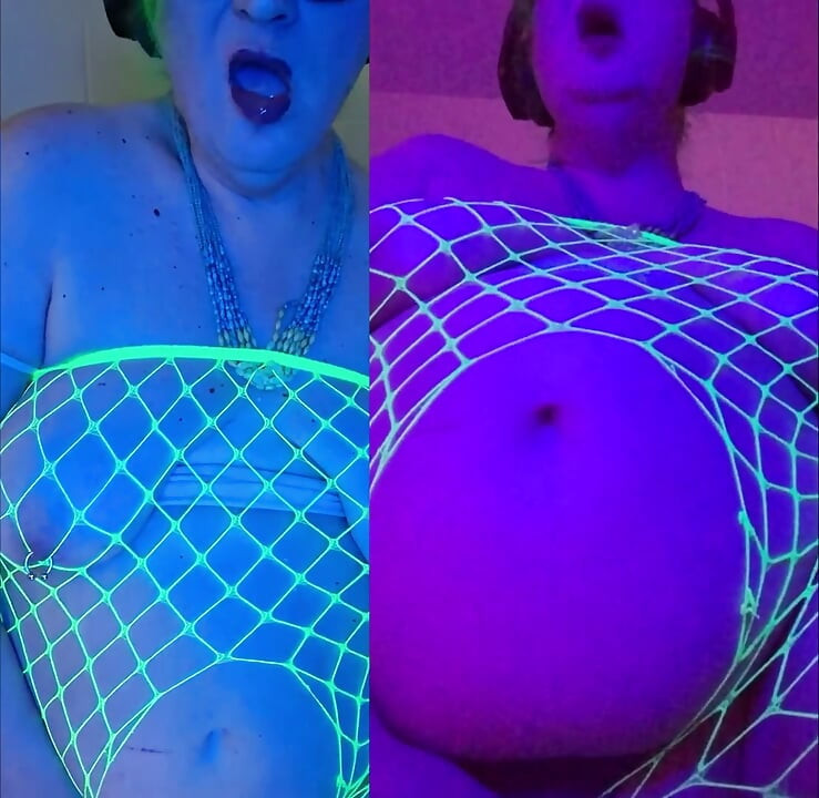 Double Mint Cum - une déesse verte hologram