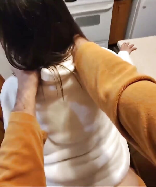 POV kuchyňský sex, foot job a předehra