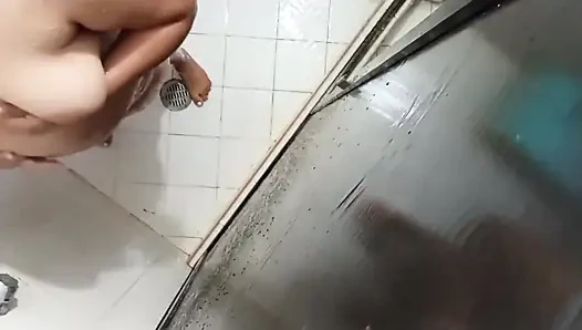 Моя сводная сестра в душе