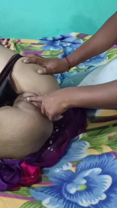 INDIAN COUPLE'S HARD FUCKING WITH SAREE TELUGU WIFE HARD FUCKING WITH SAREE | Clip 1