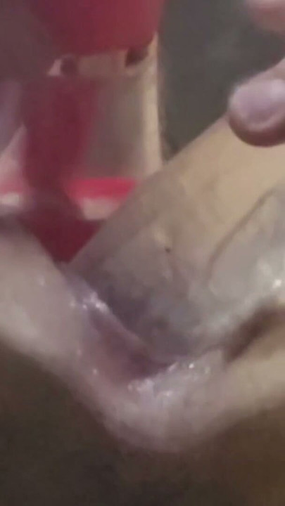 Nahaufnahme durchsichtiger Dildo Fick | Clip 1
