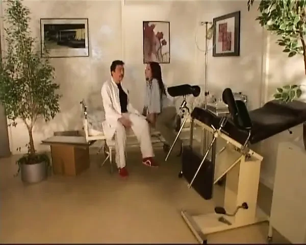 热辣的女同性恋者和重口味操逼在医疗室