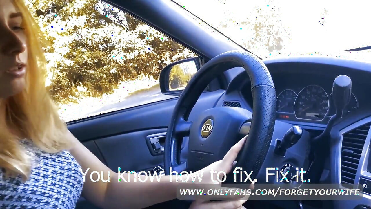 Ayudó a la rubia a arreglar el coche y la folló