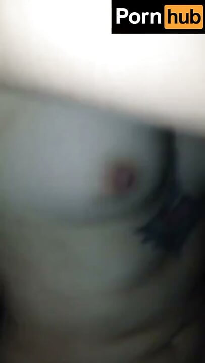 Wie reich sie stöhnt, als eine blondine aus costa Rica in ihren arsch penetriert