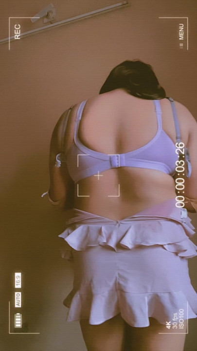 Bottom Crossdresser sa seksi oblinama