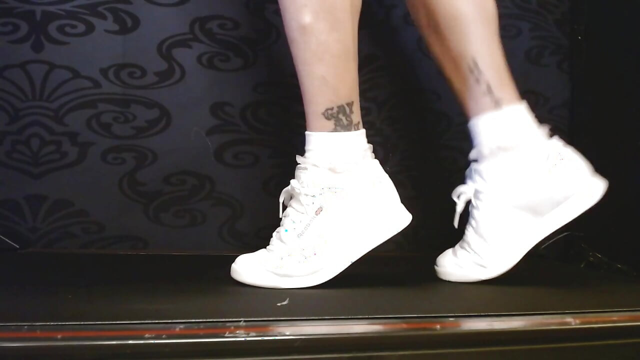 Reebok เจ้าหญิงรองเท้าผ้าใบเดินเสียวๆ