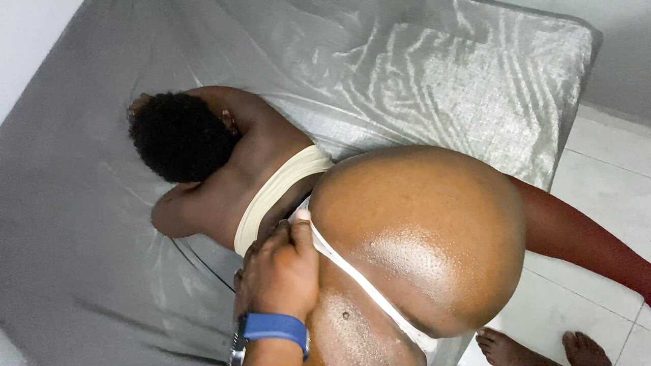 Empregada é penetrada pelo pau grande do chefe ...... Final inesperado